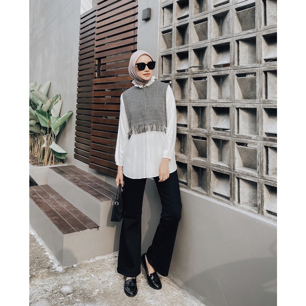 Tania Black Flared / Celana Jeans Cutbray Wanita