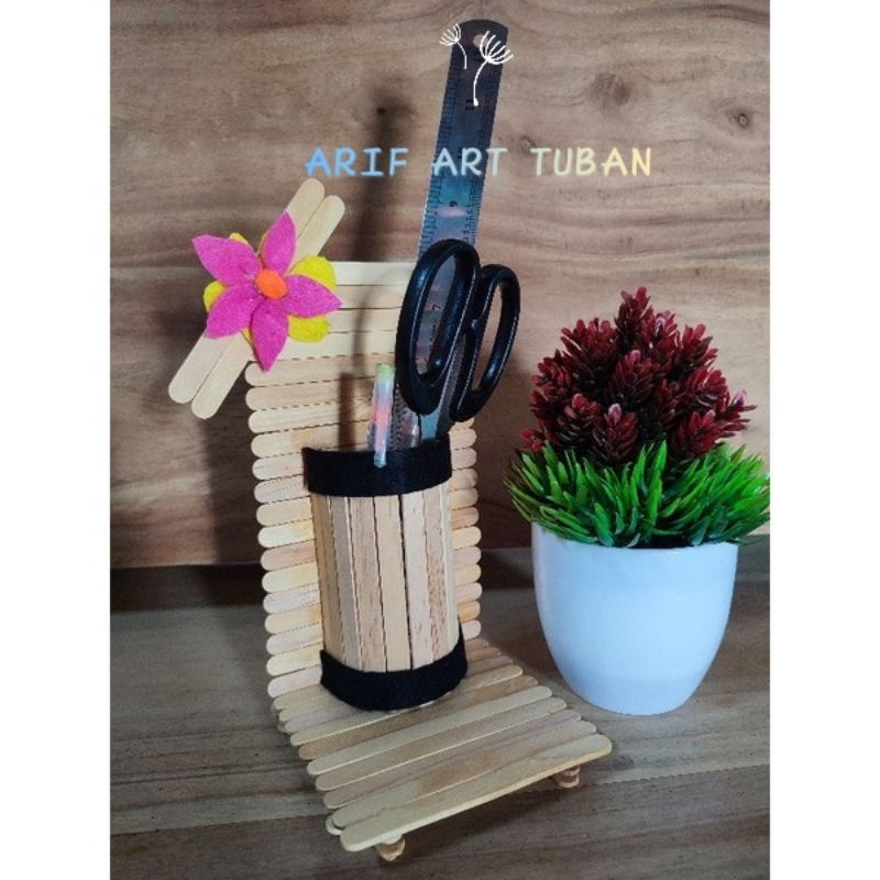 

Tempat pensil daru stick Es Krim Premium Halus