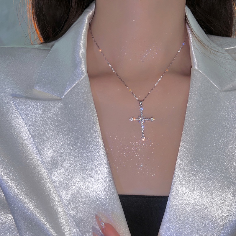 Kalung Rantai Salib Aksen Kristal Warna Silver Untuk Unisex