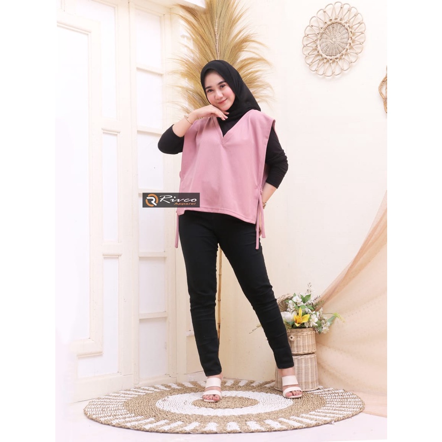 TERLARIS  Vest V Neck Outer Outwear Rompi UNIQLO Pakaian Wanita Kaos Fashion Muslim Murah Nyaman