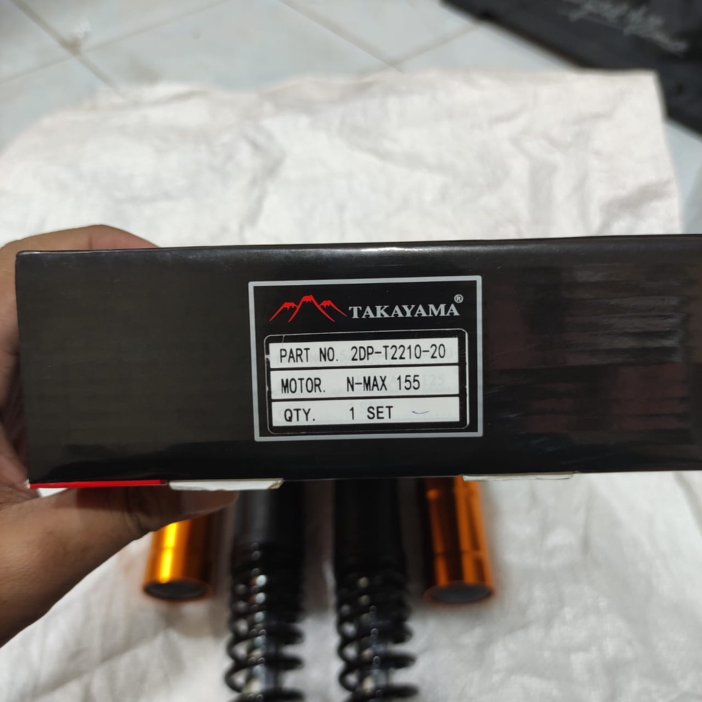 SHOCK BELAKANG TABUNG NMAX 2018 1SET 2PC TAKAYAMA 2DP-F2210-20 HITAM