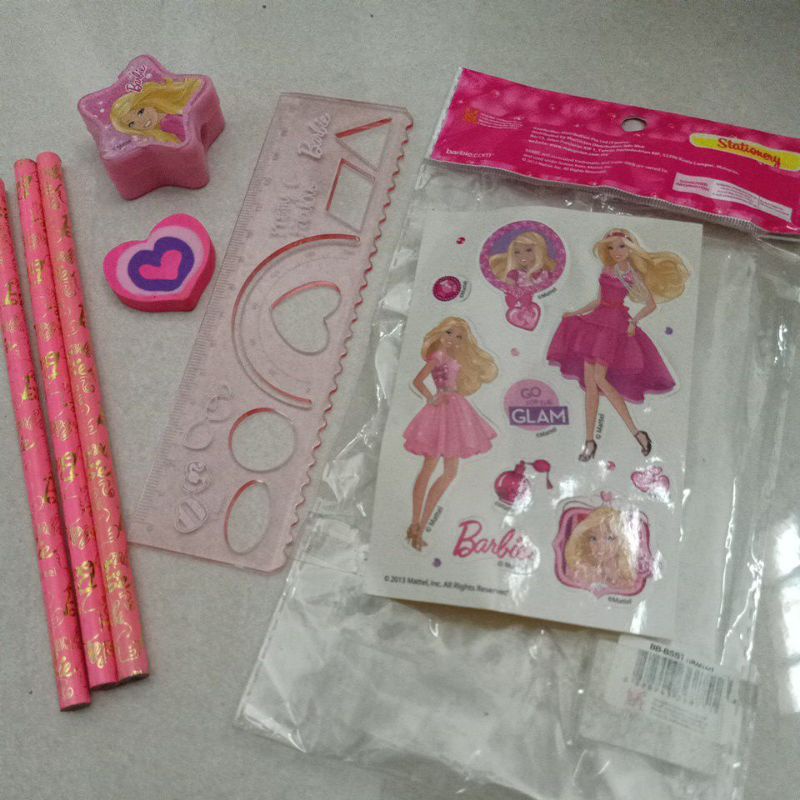 

Alat tulis Barbie