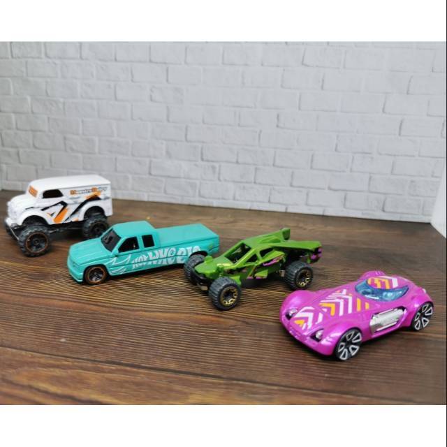 Hot Wheels loose dari Gift Pack monster dairy chrysler C100 hotwheels hw