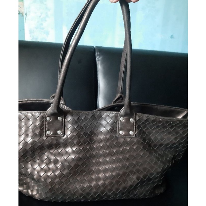 Tas wanita prelove  merk charles & keith Tote Lebar 50 cm..Tinggi 24 cm