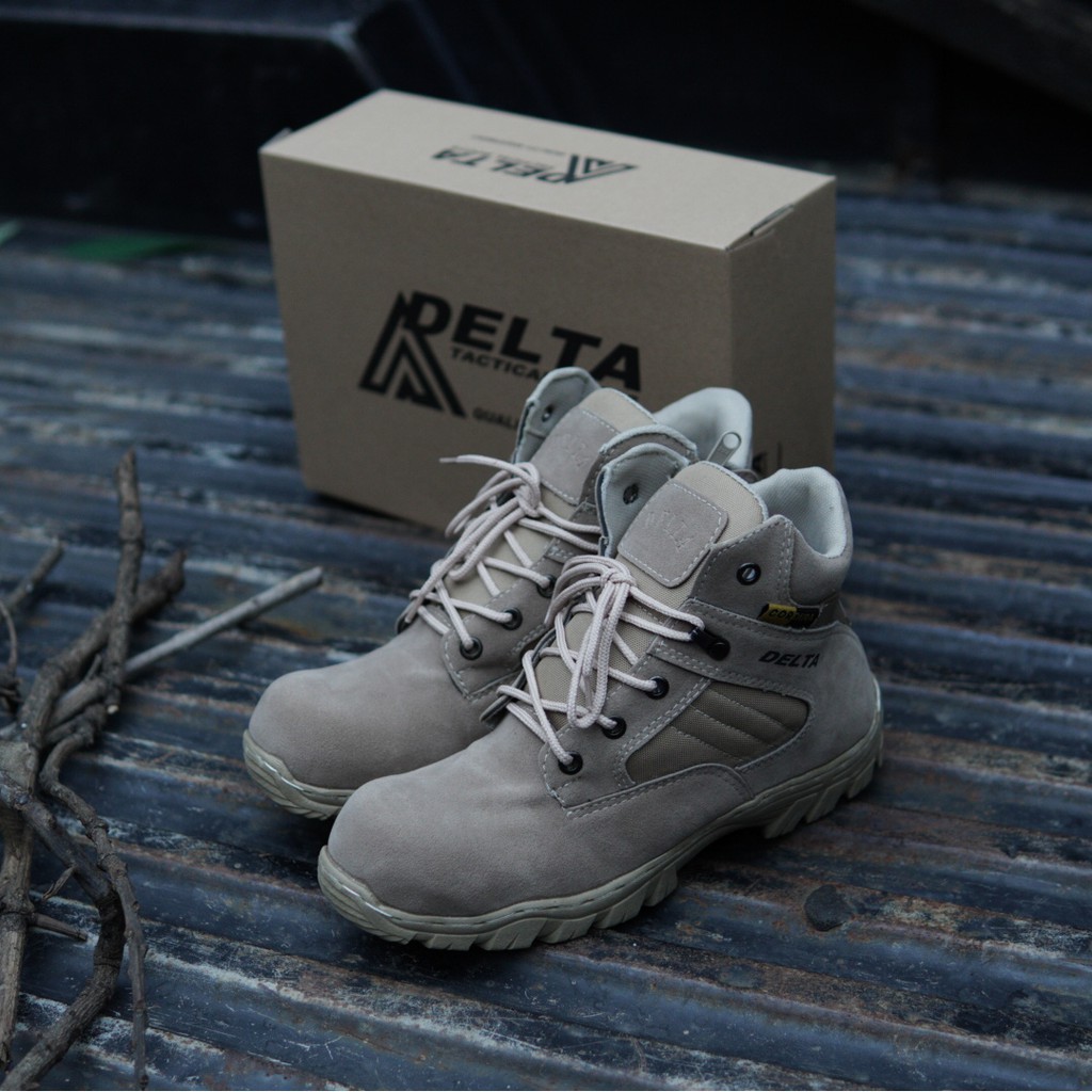 sepatu pria safety DLTA pendek cream ujung besi bahan kulit suede