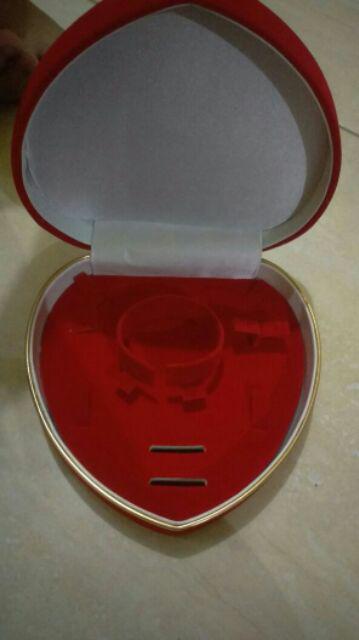 Set Kotak Perhiasan Bentuk Love List Emas