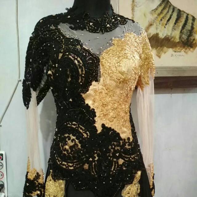 Kebaya pengantin modern warna hitam gold....