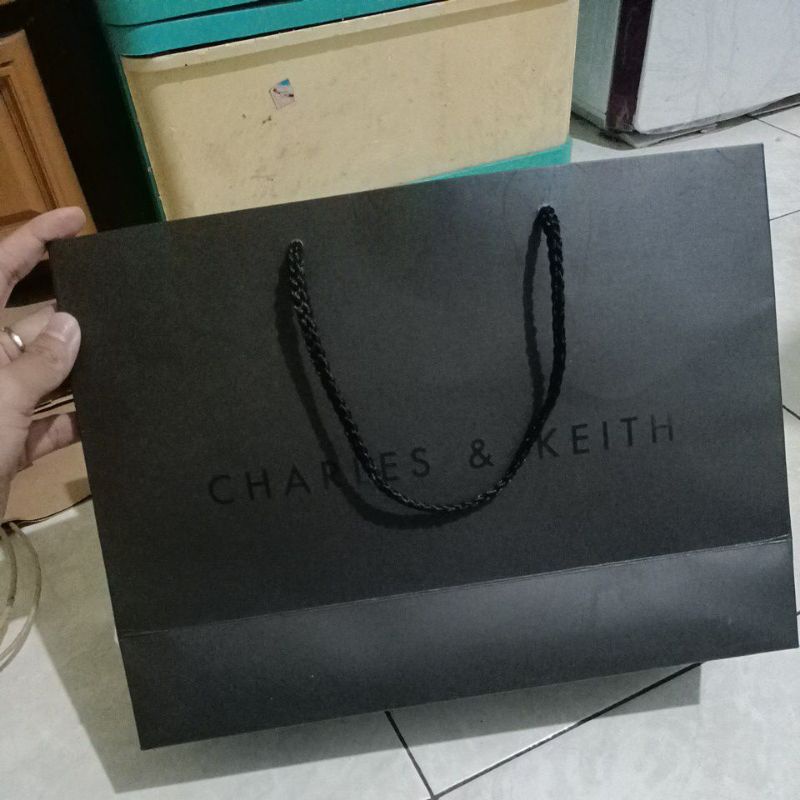 

Paperbag Charles & Keith Original