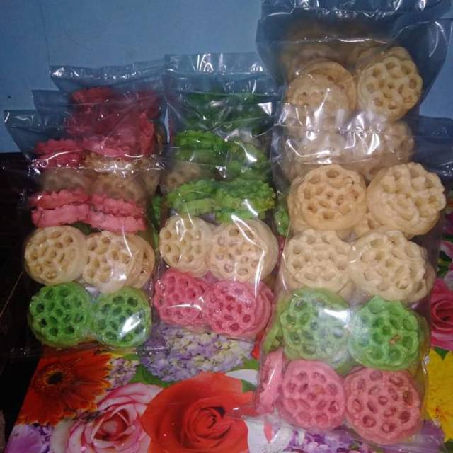 

Kembang goyang" zakiya snack