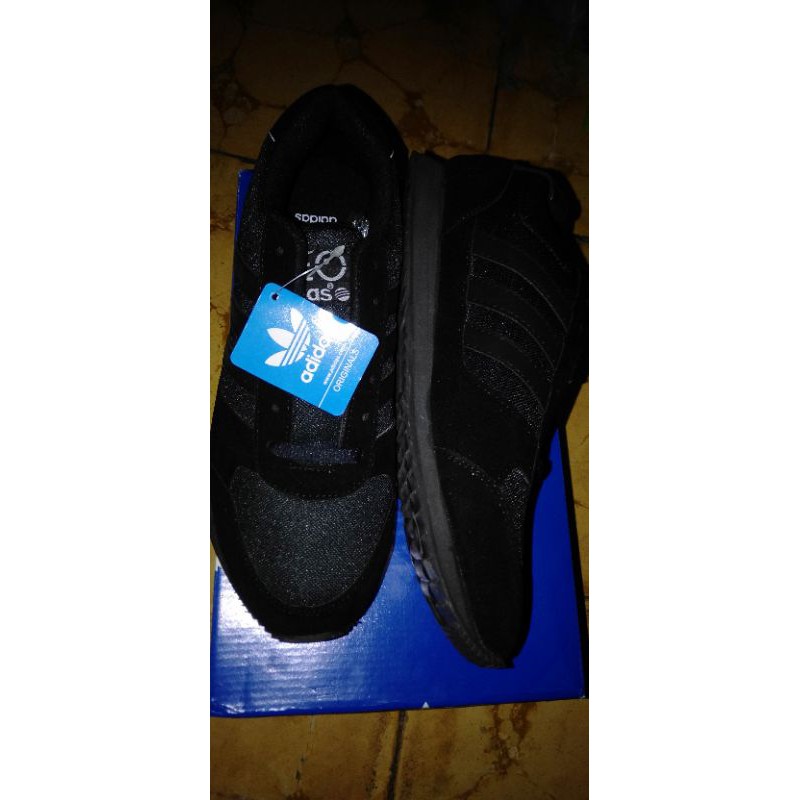 Sepatu Sekolah Adidas