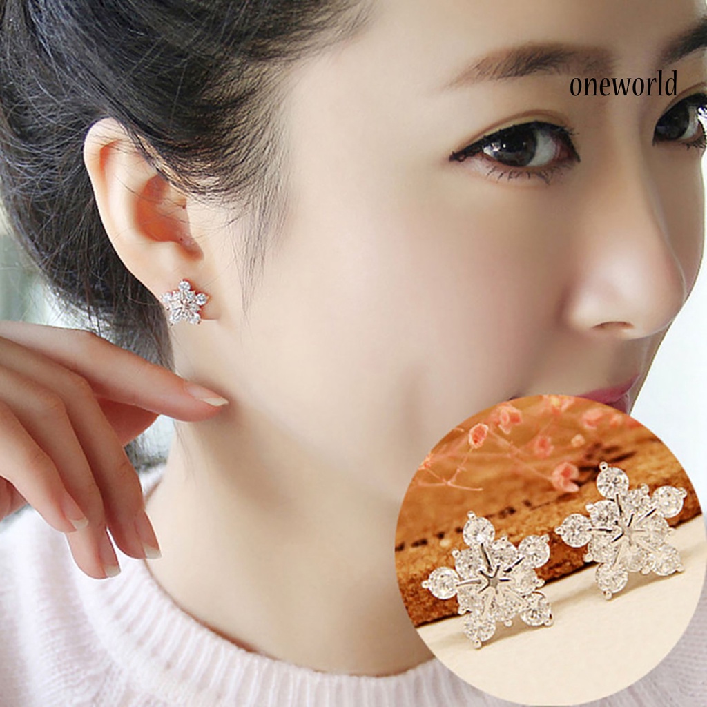 OW@ 1 Pair Earings Stud Delicate Elegant Snowflake Shaped Ear Studs for Party