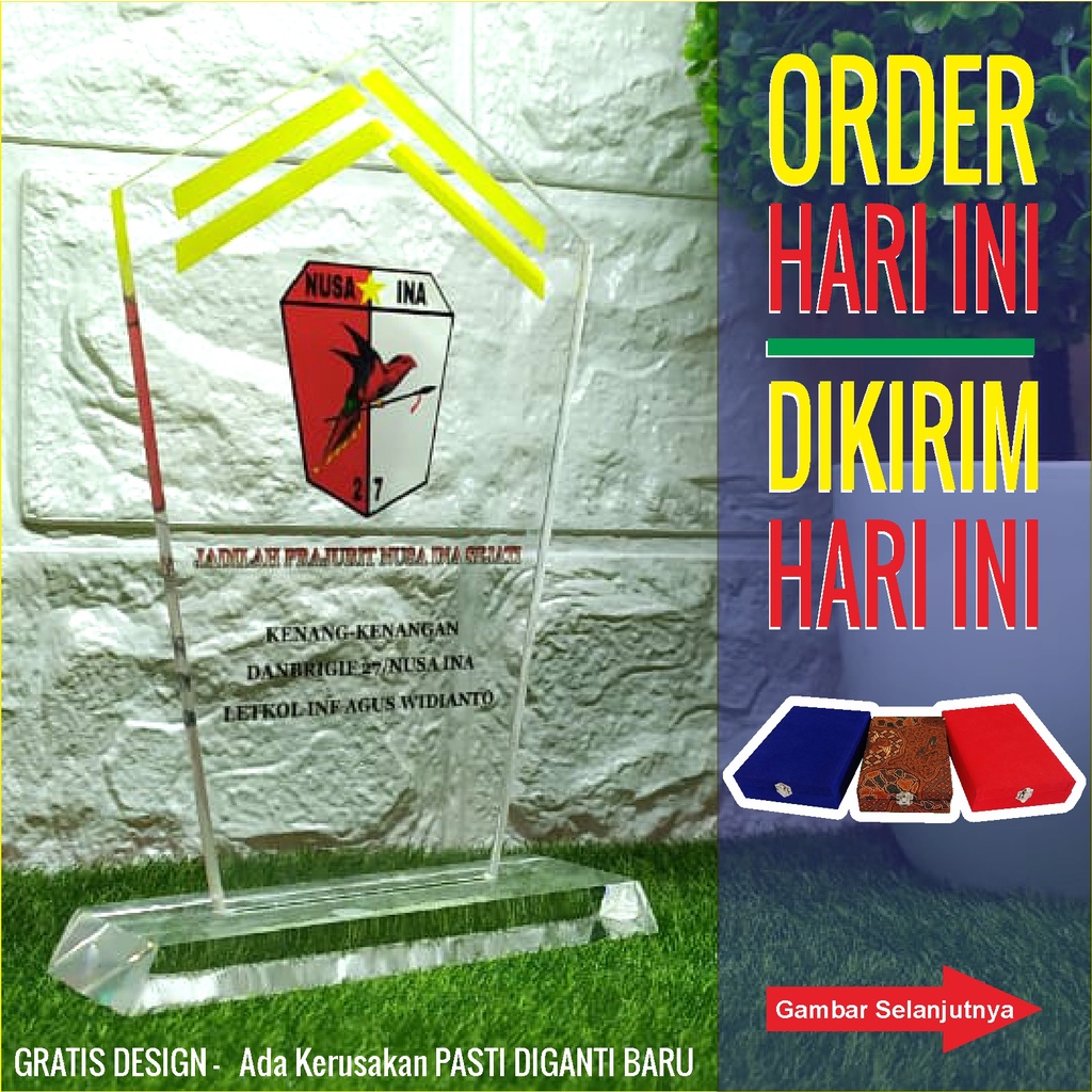 

Plakat Ekspress Murah Akrilik Custom Acrylic Penghargaan, Pernikahan, wisuda Unik