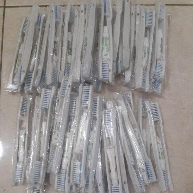 2 Sikat Gigi + 1 Pasta Gigi Hotel / Rumah Sakit