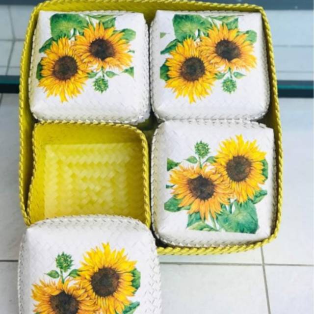 Set 4 besek kecil dan 1 besek besar