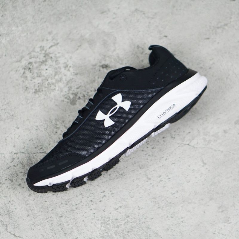 ORIGINAL Under Armour Charged Black White Hitam Sepatu Pria Olahraga Gym Fitness Lari Running BNIB