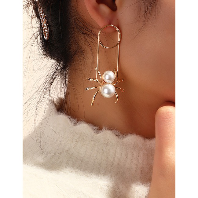 LRC Anting tusuk Fashion Golden Alloy Spider Pearl Stud Earrings D76904