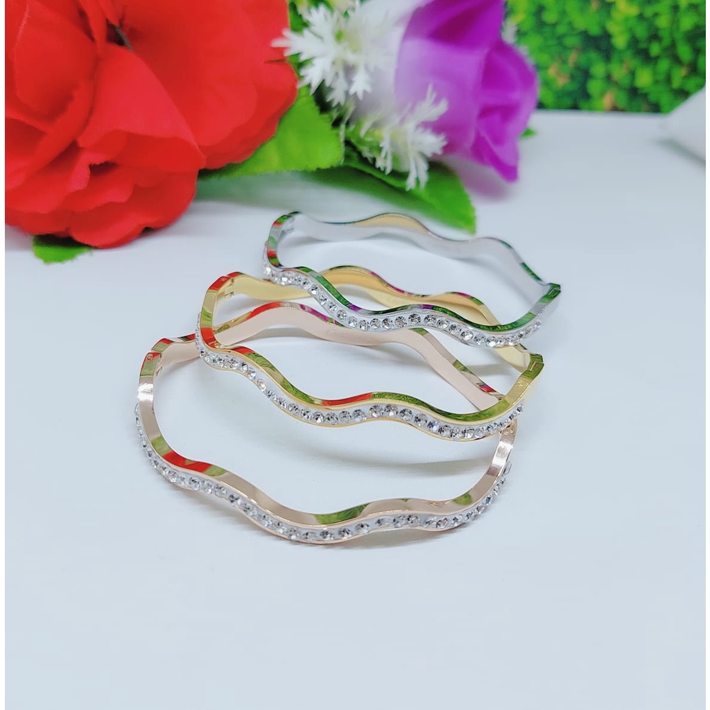Titanium gelang bergelombang mata putih dan mata hitam perhiasan fashion (lebar 4mm)