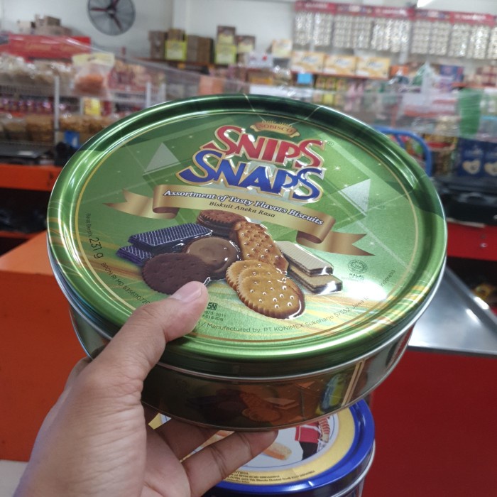 

TIN 231GR - SNIPS SNAPS ASSORTED FLAVORS BISCUIT / BISKUIT KALENG atayatoko