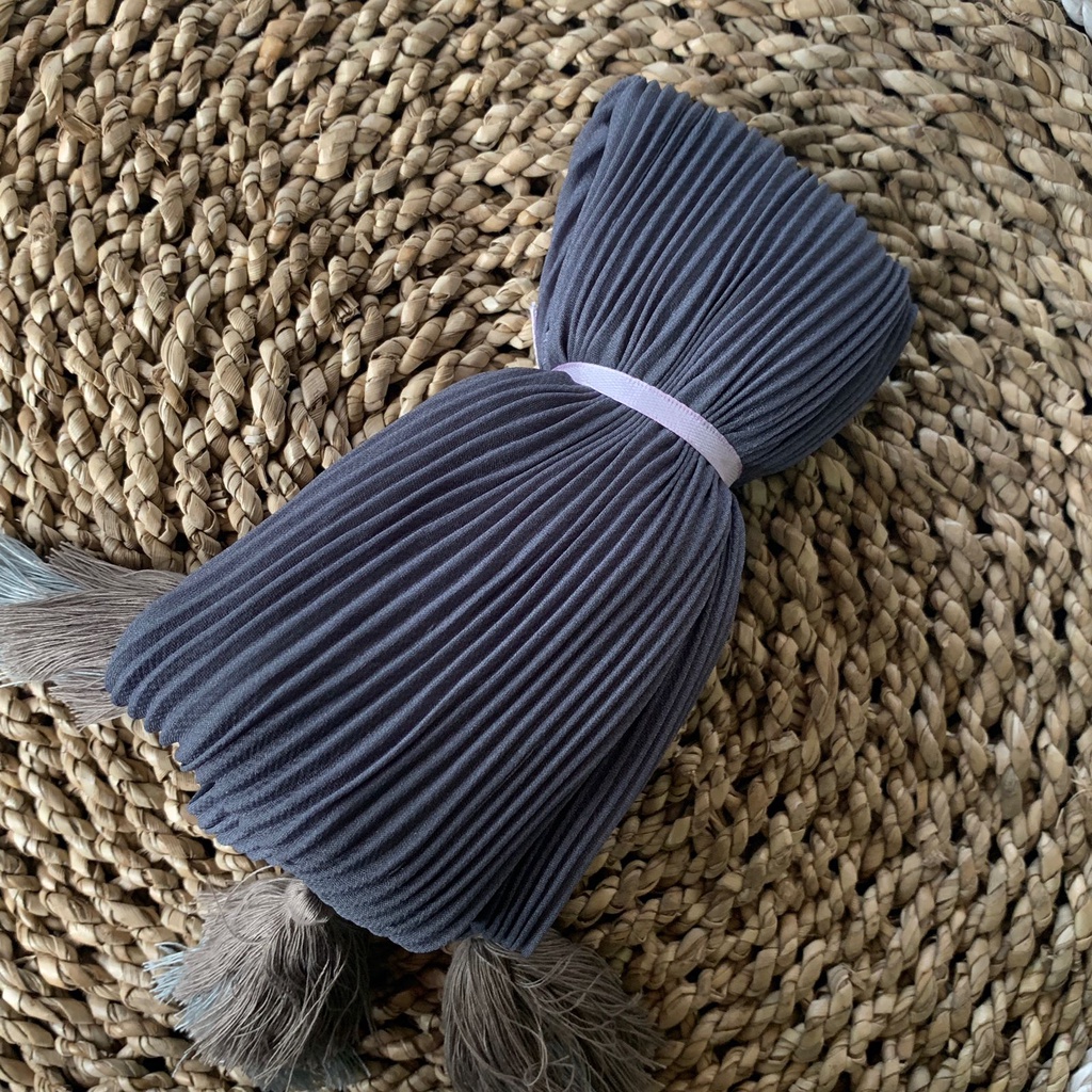 Jilbab Plisket Segiempat Bella Plisket Pleated Jambul Segiempat Plisket Jambul-darkgrey