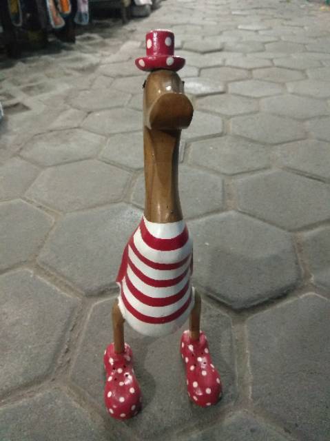 MINIATUR BEBEK TOPI BAJU STRIPE WARNA WARNI UKURAN 35 CM - PAJANGAN DEKORASI RUMAH MURAH