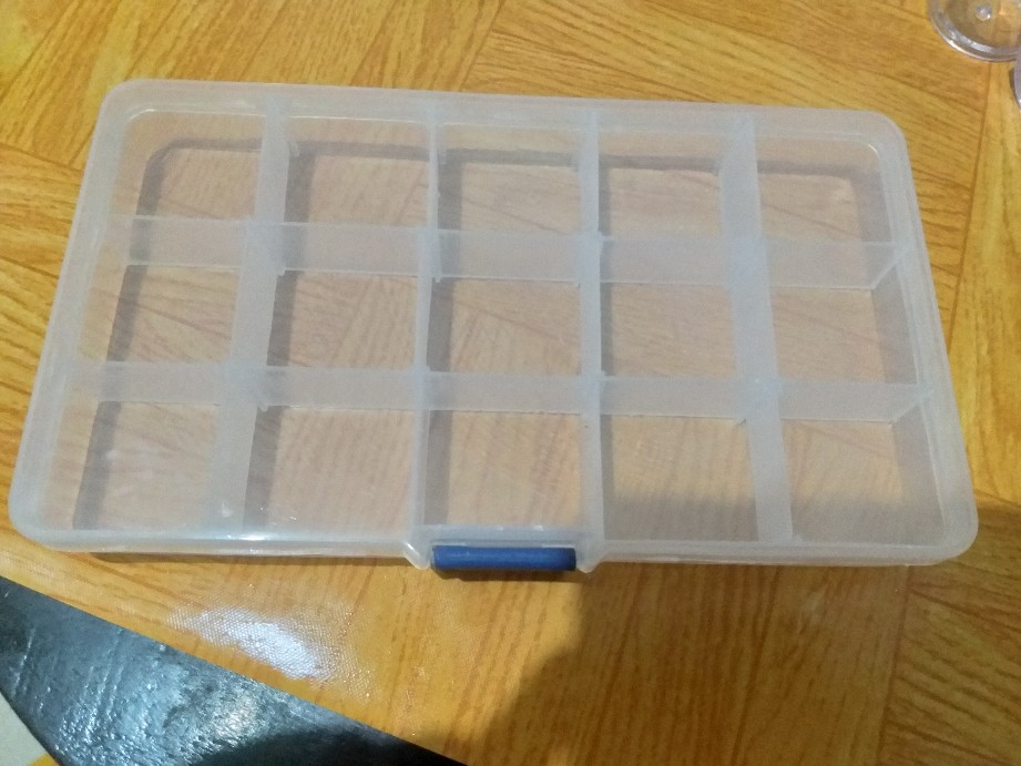 Kotak Plastik 15 Sekat Organizer Perhiasan / Anting/ Manik- Manik