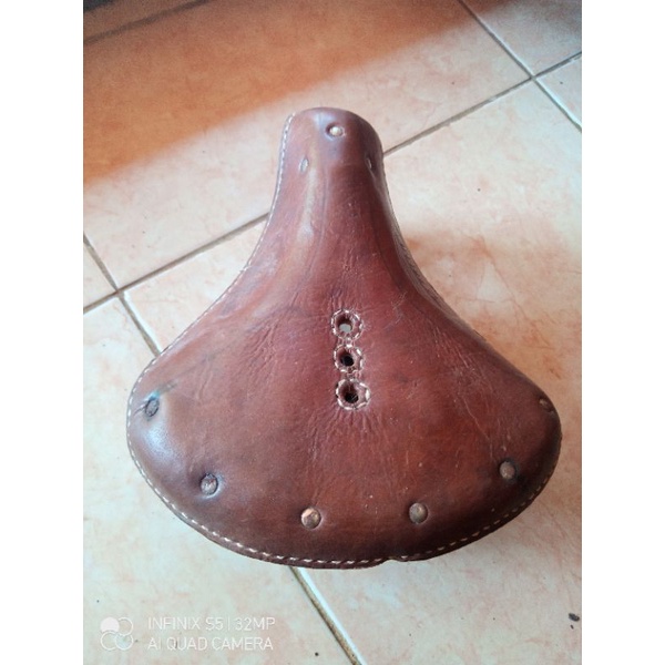 Sadel sepeda onthel kulit coklat Gazelle fongers Batavus simplex humber Raliegh 28 24  unto lawas kl