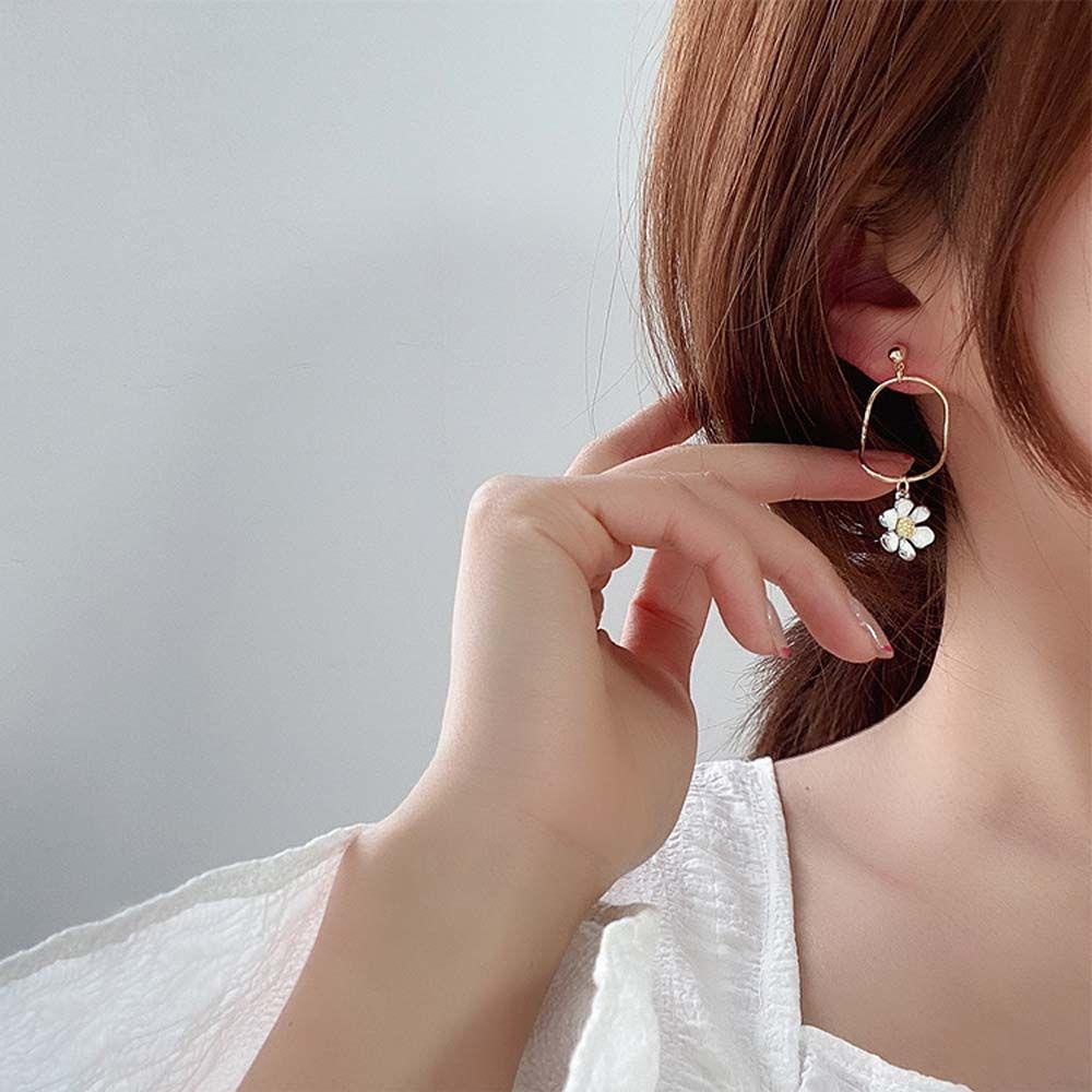 Needway Anting Hadiah Lucu Wanita Asimetris Daisy Menjuntai Earrings