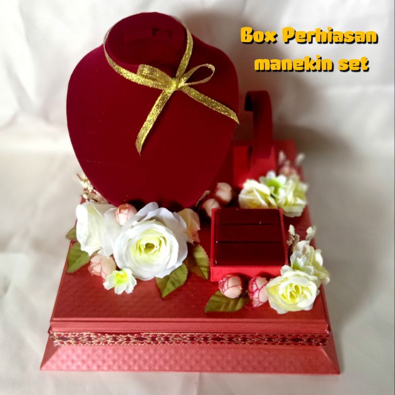 

BOXKOTAKPERHIASAN,MANEKIN