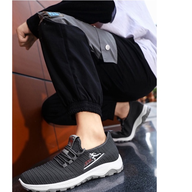 Sepatu Sneakers Pria Casual Sporty High Quality - K26