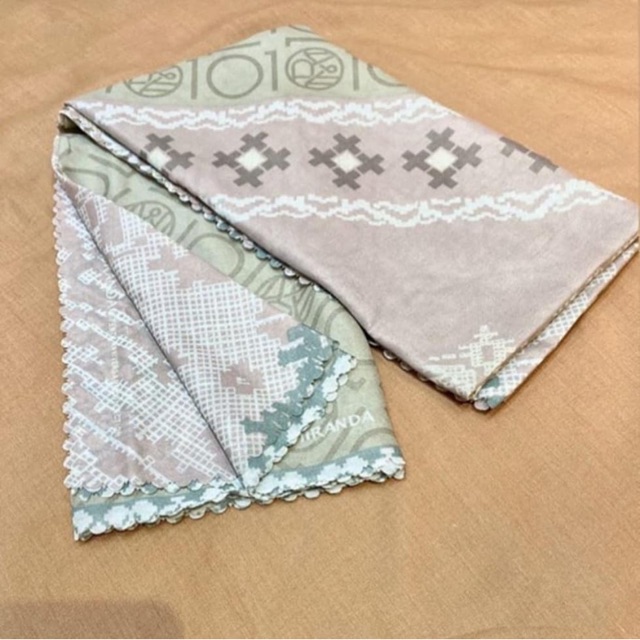 Mina Scarf Ria Miranda