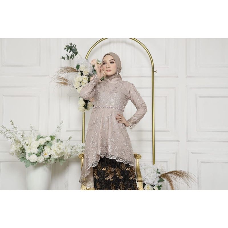 Permata Olshop / Kebaya Lesty Kejora SC / Aurora Tulle Modern / Kebaya Wisuda Kekinian / Kebaya Elegant / Kebaya Tunik Modern / Bridesmaid / Kebaya Payet