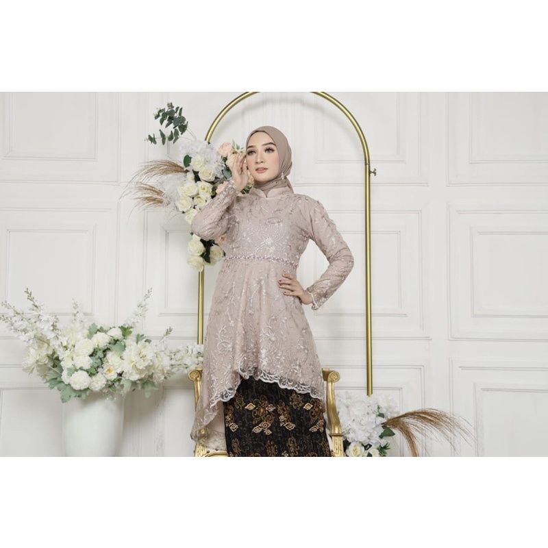 Permata Olshop / Kebaya Lesty Kejora SC / Aurora Tulle Modern / Kebaya Wisuda Kekinian / Kebaya Elegant / Kebaya Tunik Modern / Bridesmaid / Kebaya Payet