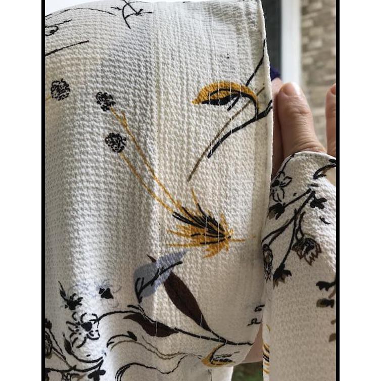 ORDER-KIRIM KERUDUNG KHIMAR HIJAB SYARI BAHAN CREPE MOTIF BUNGA NON PET WHITE