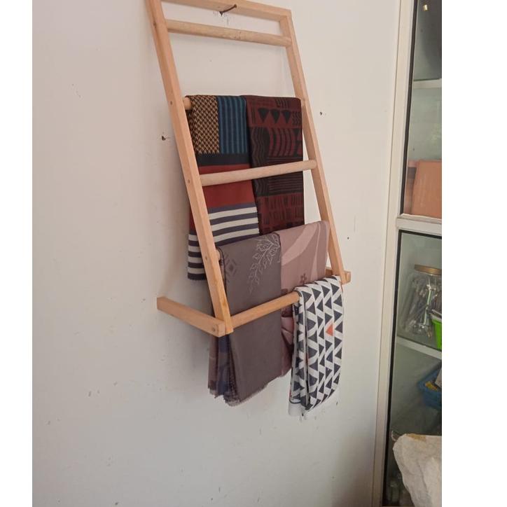 (READY) Hanger Jilbab kayu/ Tempat  mukena, sajadah/ rak jilbab kayu