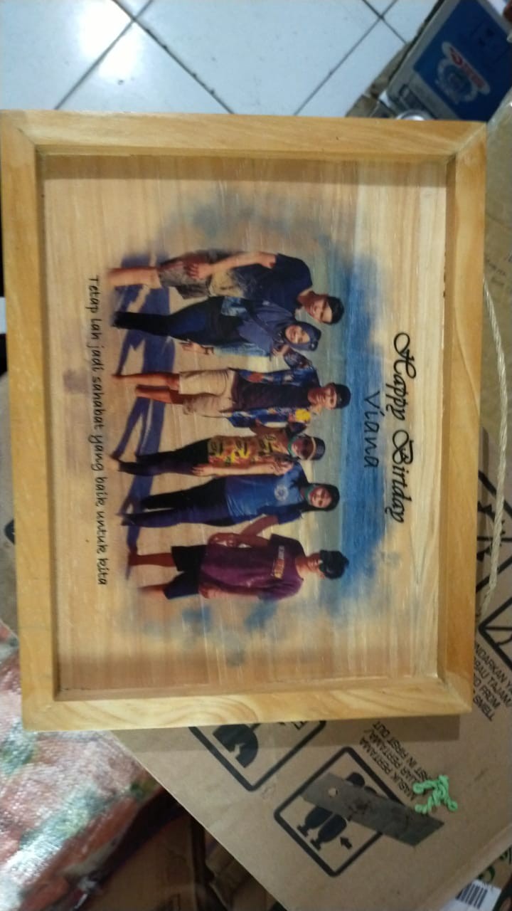 Bingkai Foto Free Cetak Foto Di Kayu + Edit Desain Hadiah Wisuda / Ulang Tahun / Pernikahan 8r & 10r