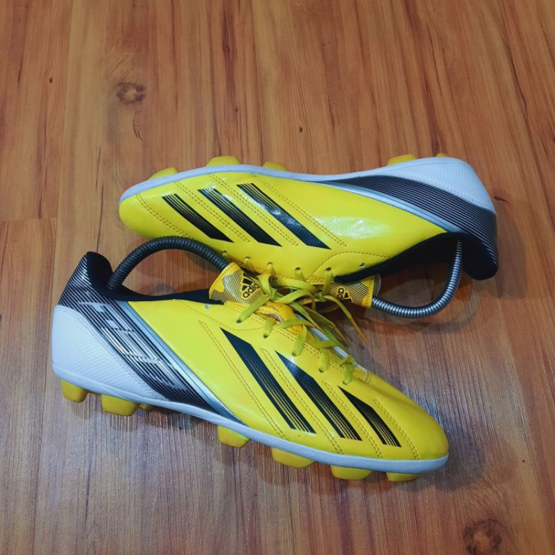 Sepatu Bola Adidas F5 TRX