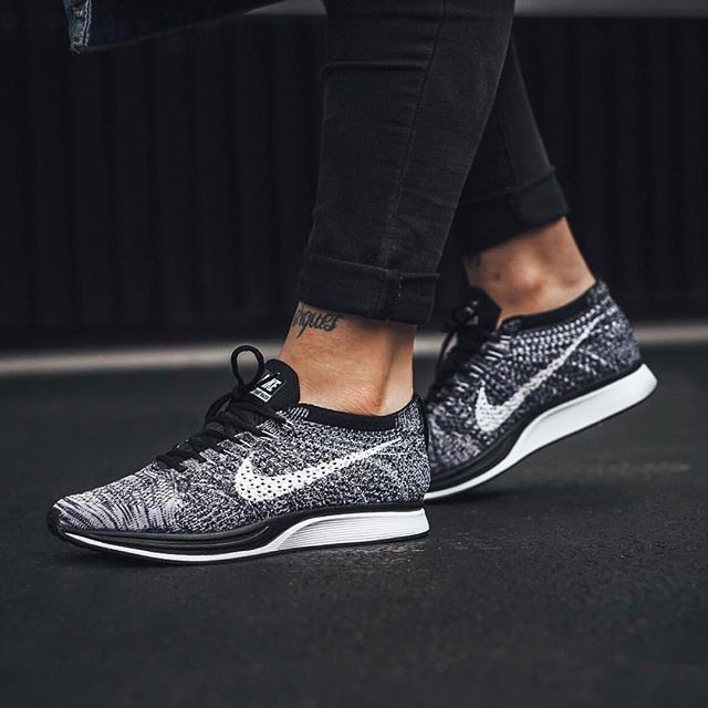 nike flyknit racer oreo 2.0