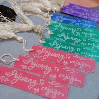 Jual BOOKMARK/PEMBATAS BUKU, AL-QURAN AKRILIK CUSTOM PLUS RUMBAI TESSEL