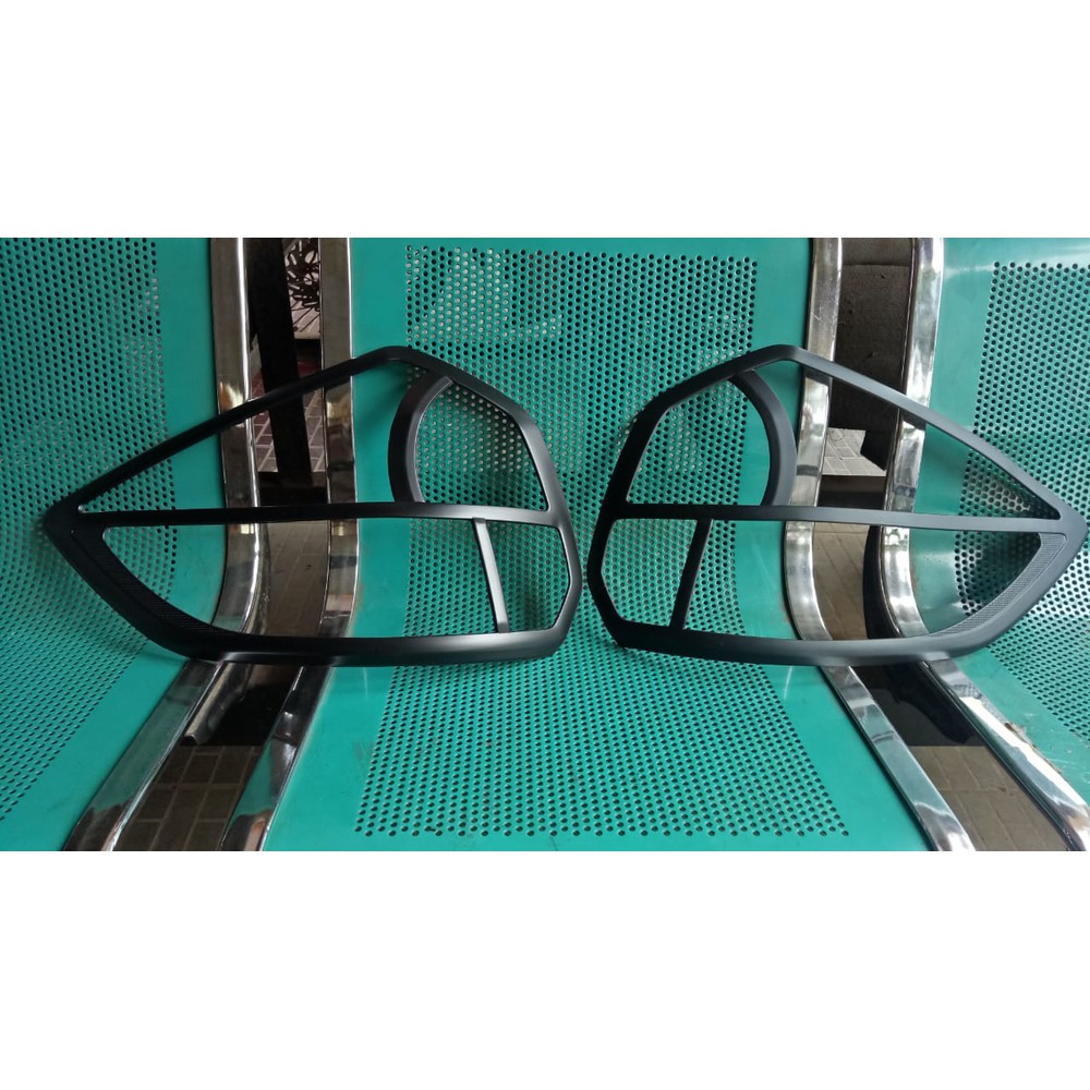 KGTUB - Ertiga Garnish Lampu Belakang Ertiga lama Blackdop Garnish Belakang Ertiga Garnish Blackdop 