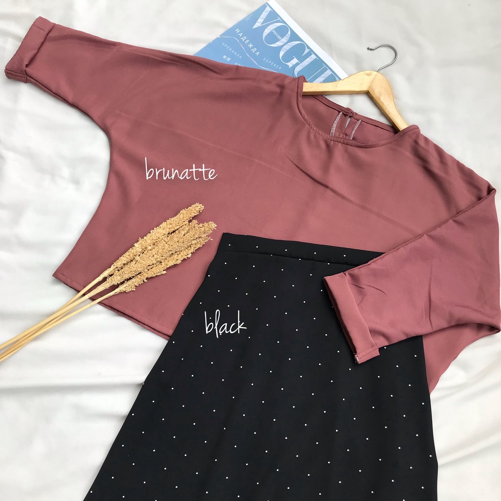 [READY] ONESET LEONA BLOUSE + POLKA LONG SKIRT | BAJU CROP OVERSIZE POLOS DAN ROK POLKADOT WOLFIS