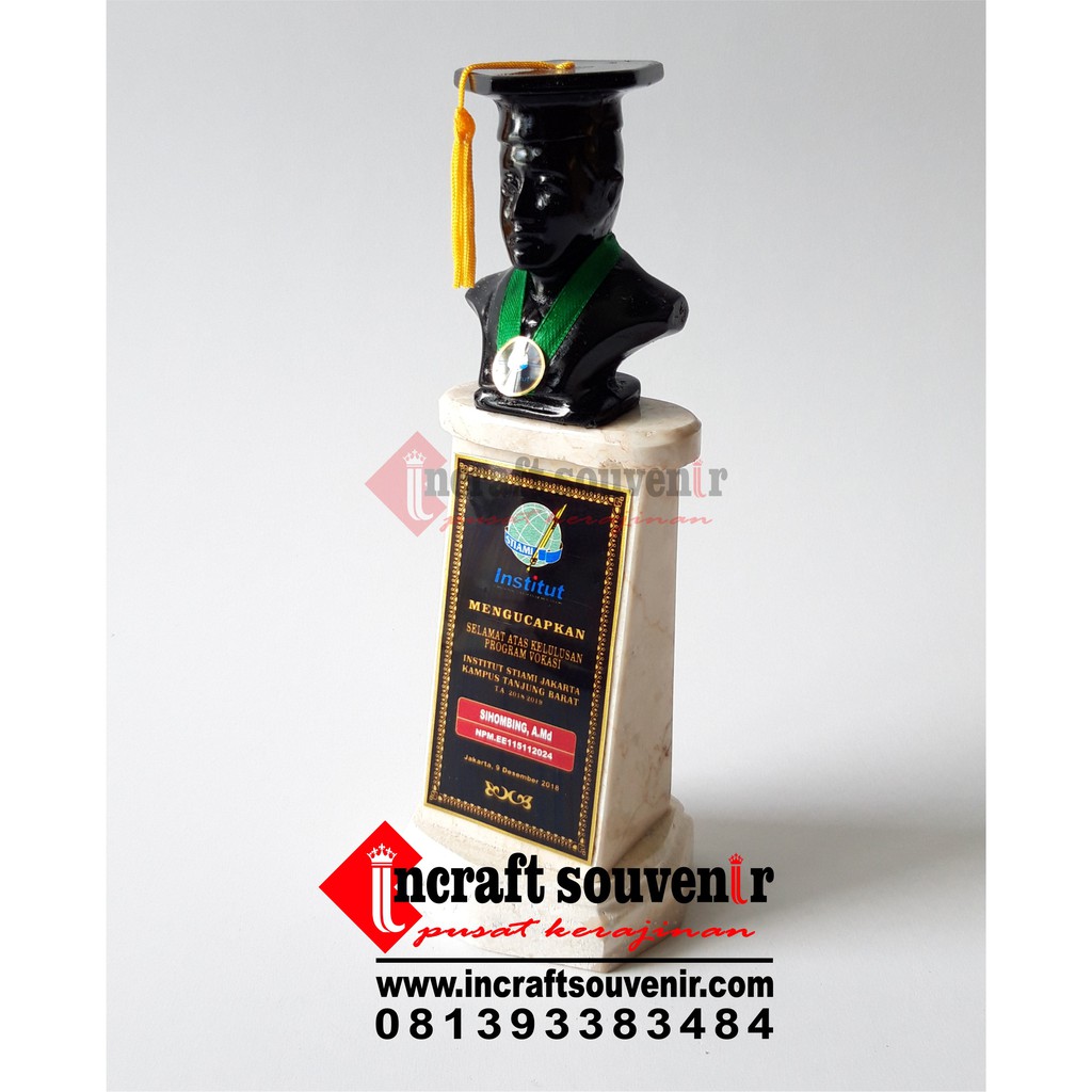 Plakat Souvenir Patung Wisuda Bahan Batu Marmer PW4