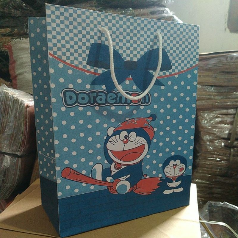 Paper bag /tas kertas ulang tahun bingkisan Snack DORAEMON