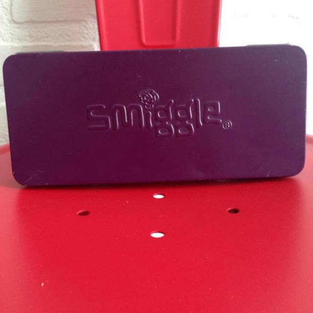 

Tempat pensil smiggle