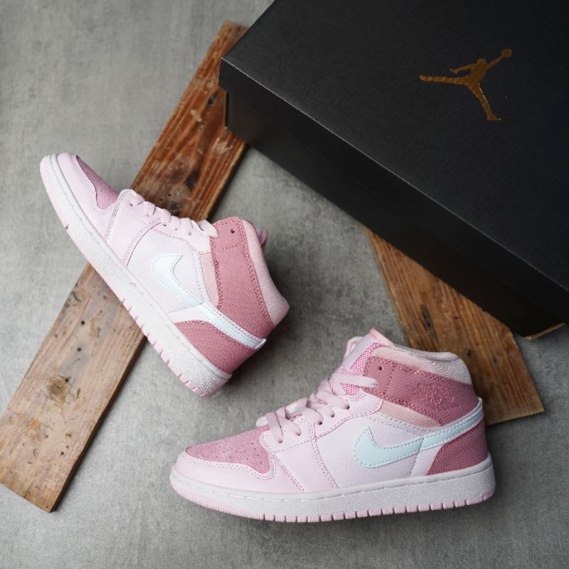 Sepatu Air Jordan 1 Mid "Digital Pink