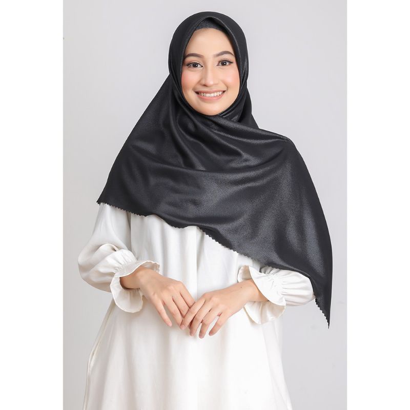 KERUDUNG Umama POLOS SEGI EMPAT LUXURY PLAIN LC HITAM WISUDA KONDANGAN