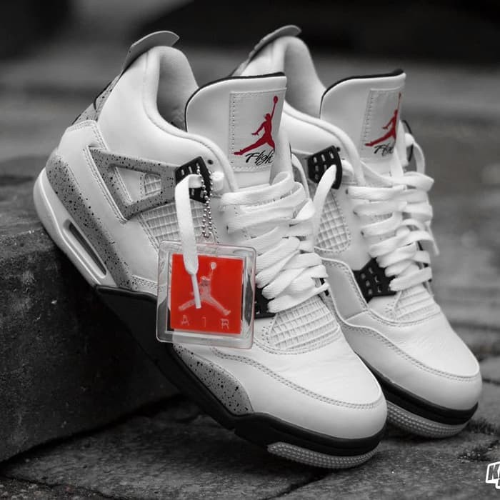 Sepatu Nike Air Jordan 4 Retro White Cement