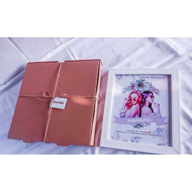 

Hampers kado ulang tahun/kado keren/kado anniversary/ kado wedding/hiasan dinding/kado unik