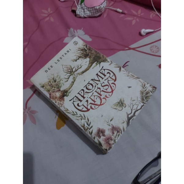 preloved novel aroma karsa