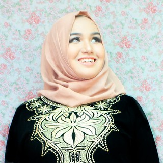 Hijab Segiempat VELVET VK bahan Satin ORIGINAL UMAMA 100 Hijab Segiempat VELVET VK bahan Satin ORIGINAL UMAMA 100