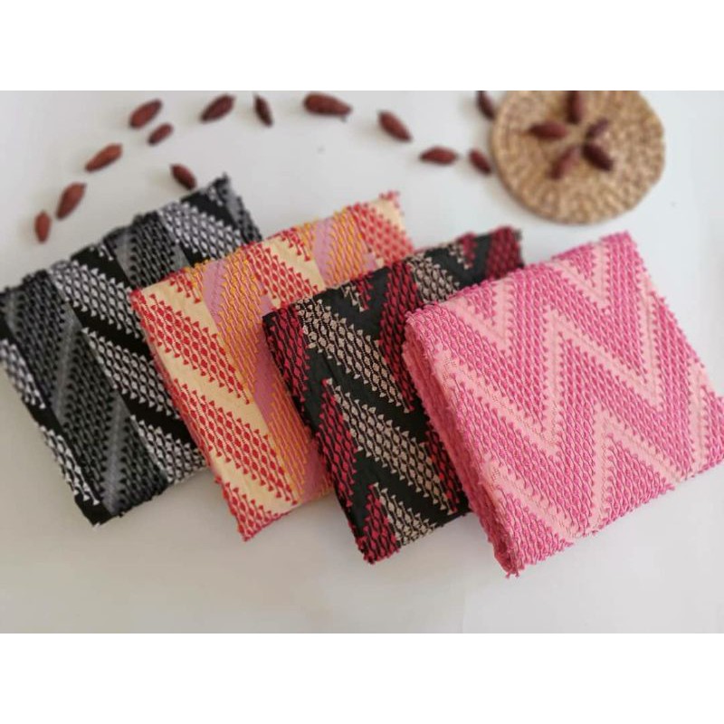 KAIN TENUN MOTIF BULU 10